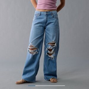 AE Dreamy Drape Stretch Ripped low-rise Baggy Wide-leg Jean